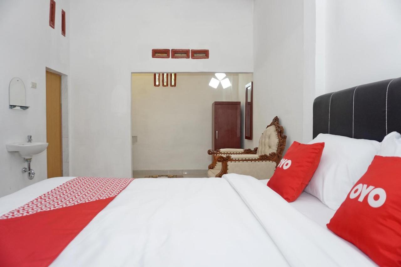 Oyo 2635 Ramos Inn Sinapuran Bagian luar foto